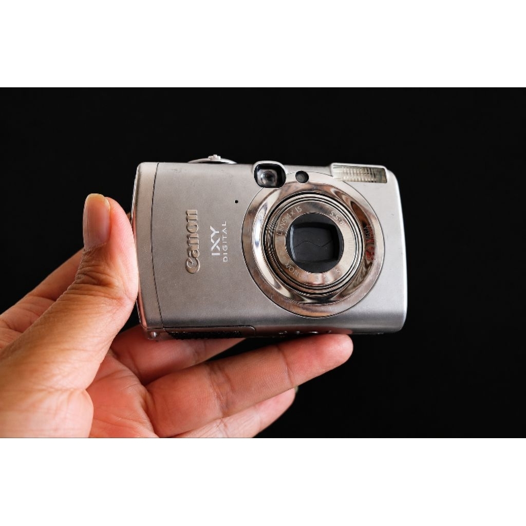 canon ixy800